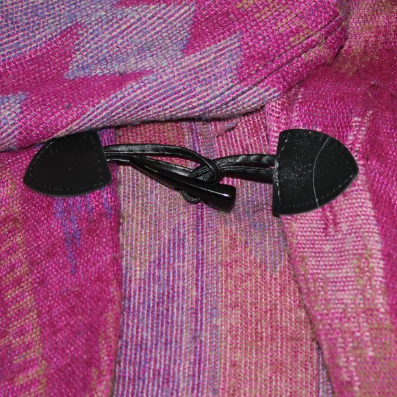 Aztec Cape - Picture 4 of 4